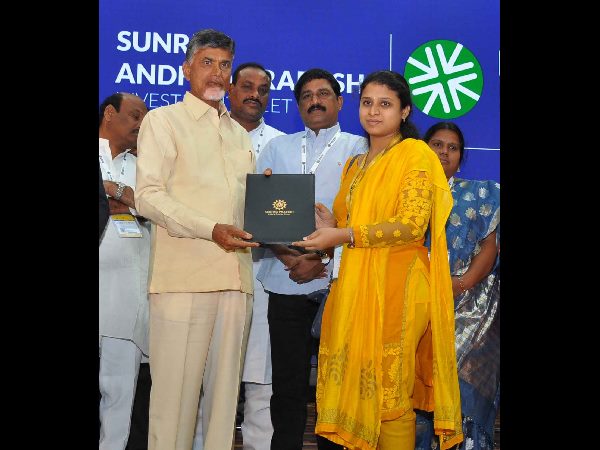  డబుల్ ప్లాన్: మోడీకంటే చంద్రబాబే ముందు(పిక్చర్స్)