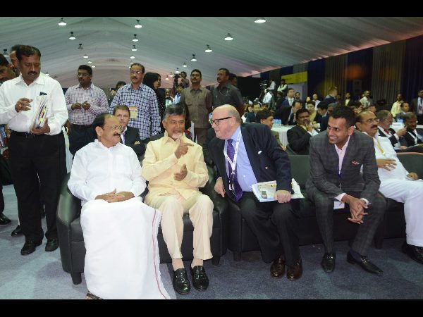 డబుల్ ప్లాన్: మోడీకంటే చంద్రబాబే ముందు(పిక్చర్స్)