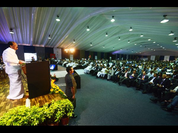 డబుల్ ప్లాన్: మోడీకంటే చంద్రబాబే ముందు(పిక్చర్స్)