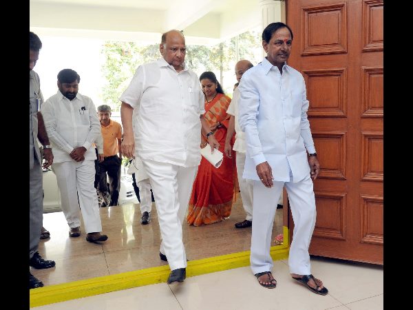 కెసిఆర్‌తో పవార్ భేటీ