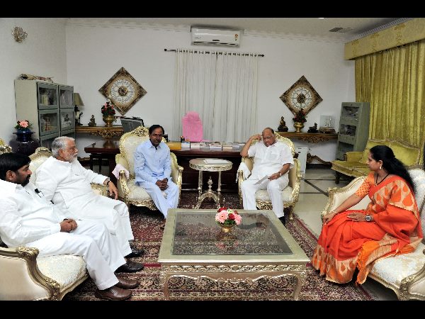 కెసిఆర్‌తో పవార్ భేటీ