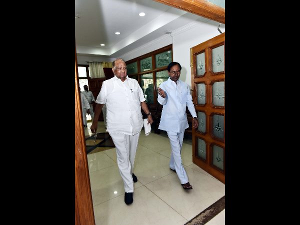 కెసిఆర్‌తో పవార్ భేటీ