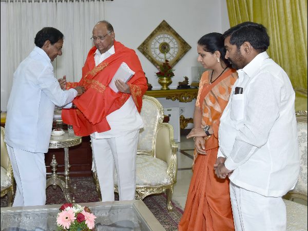 కెసిఆర్‌తో పవార్ భేటీ