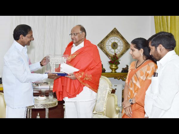 కెసిఆర్‌తో పవార్ భేటీ