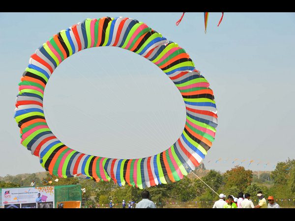 అగాఖాన్ అకాడమీలో పతంగుల పండుగ