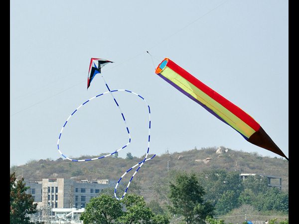 అగాఖాన్ అకాడమీలో పతంగుల పండుగ