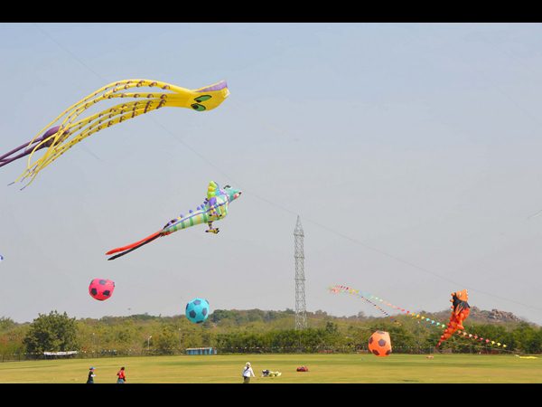 అగాఖాన్ అకాడమీలో పతంగుల పండుగ
