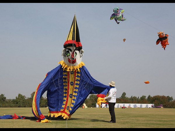 అగాఖాన్ అకాడమీలో పతంగుల పండుగ