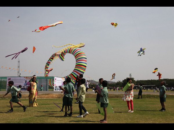 అగాఖాన్ అకాడమీలో పతంగుల పండుగ