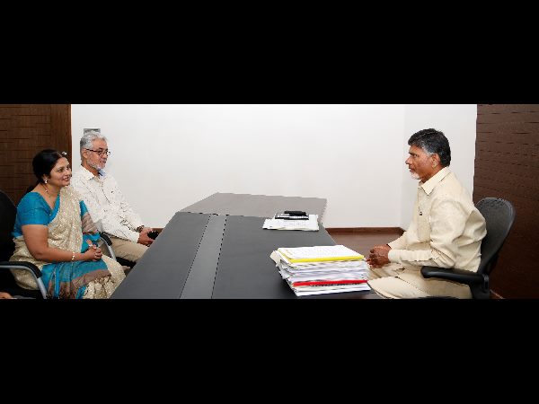 సైకిల్ ఎక్కిన జయసుధ