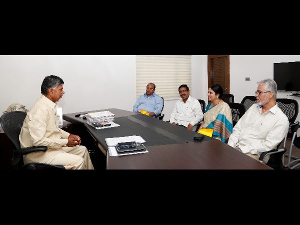  సైకిల్ ఎక్కిన జయసుధ