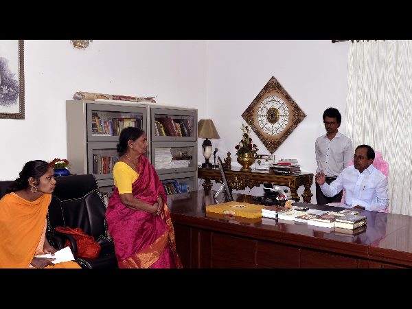 సినీనటి పావలా శ్యామలకు కేసీఆర్ ఆర్ధిక సాయం 