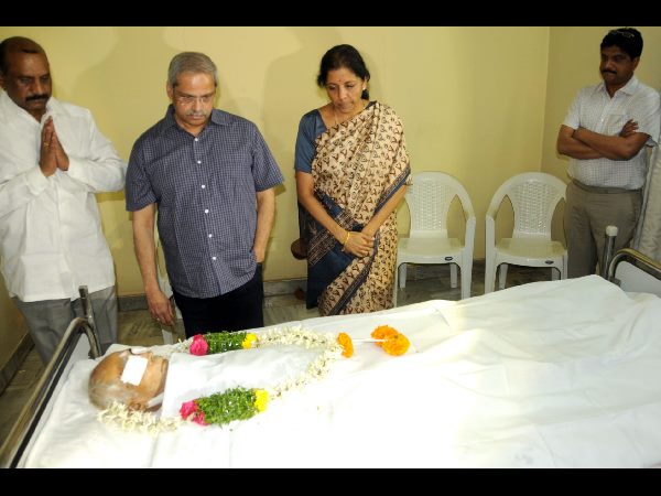 బీజేపీకి పెద్ద దిక్కు రామారావుకు ప్రముఖుల నివాళి