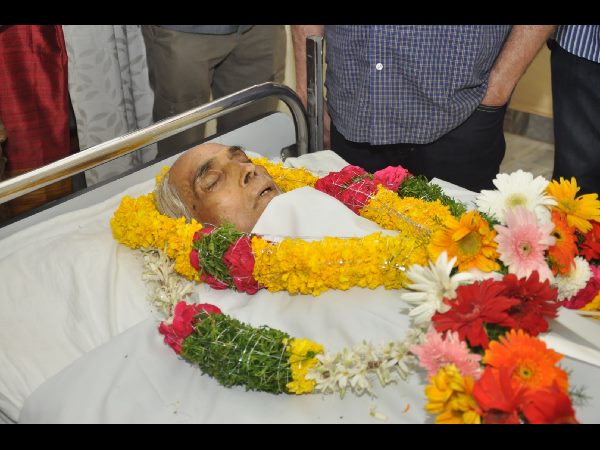 బీజేపీకి పెద్ద దిక్కు రామారావుకు ప్రముఖుల నివాళి