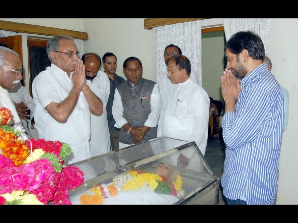  బీజేపీకి పెద్ద దిక్కు రామారావుకు ప్రముఖుల నివాళి