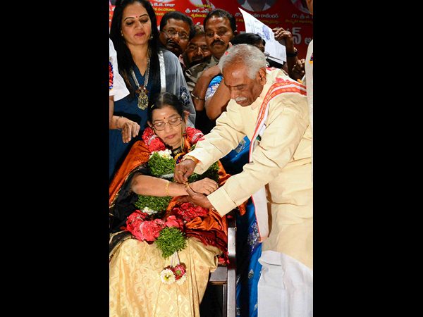 గాయని పి సుశీల