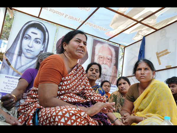 రోహిత్ ఆత్మహత్యపై ఆందోళన