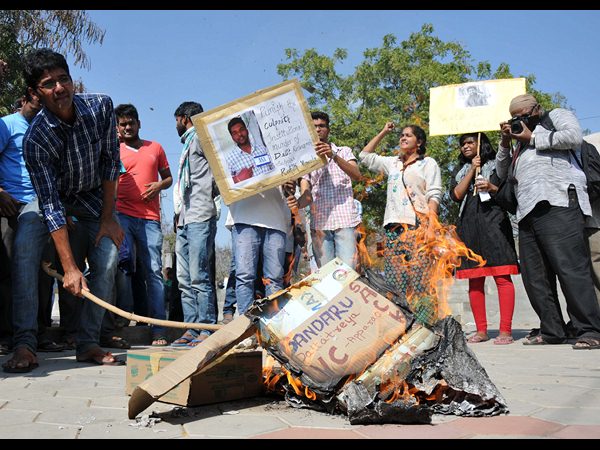 రోహిత్ ఆత్మహత్యపై ఆందోళన