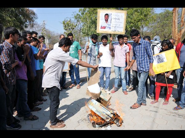 రోహిత్ ఆత్మహత్యపై ఆందోళన