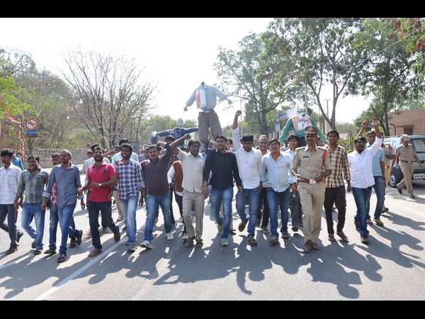 రోహిత్ ఆత్మహత్యపై ఆందోళన 