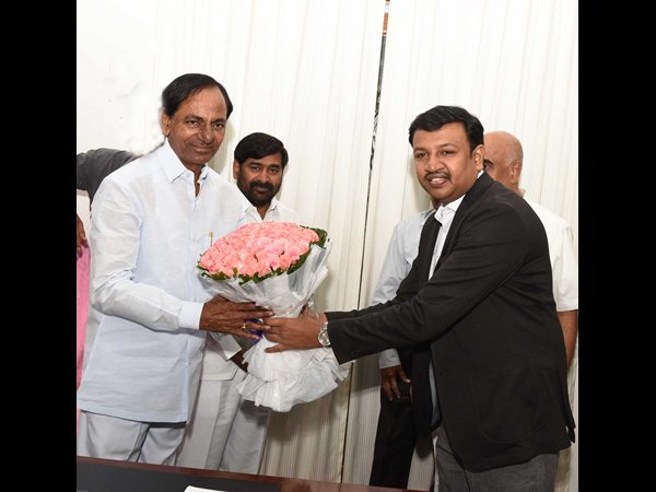 కేసీఆర్‌ను కలిసిన సింగరేణి సీఎండీ