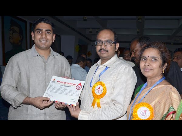 లోకేశ్ పలకరింపు: రక్తదానం చేసిన బ్రహ్మణి, భువనేశ్వరి 