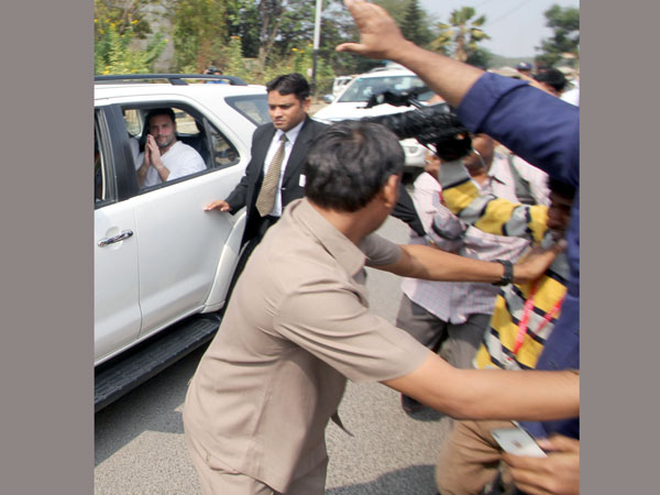 Rohith Vemula suicide in campus, ABVP dharna at Rahul Gandhi's convoy