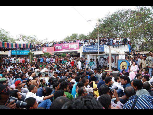 రాహుల్ వస్తున్నాడని తెలిసి..