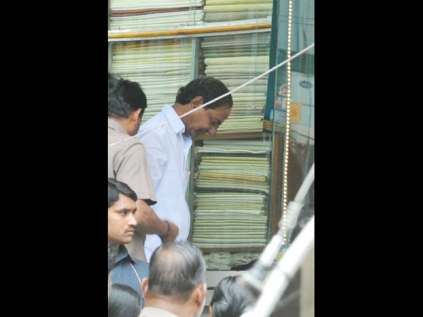 సీఎం అయిన తర్వాత తొలిసారి షాపింగ్ చేసిన కెసిఆర్