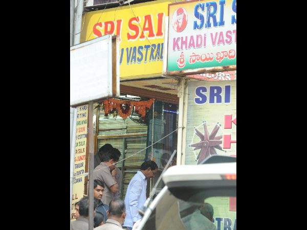 సీఎం అయిన తర్వాత తొలిసారి షాపింగ్ చేసిన కెసిఆర్