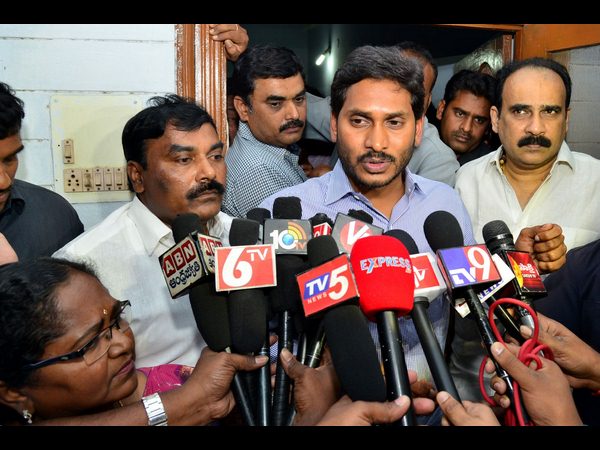 నేడు వర్సిటీకి వైయస్ జగన్ 