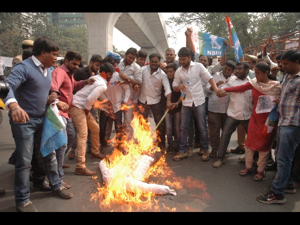 దిష్టిబొమ్మలు దగ్ధం