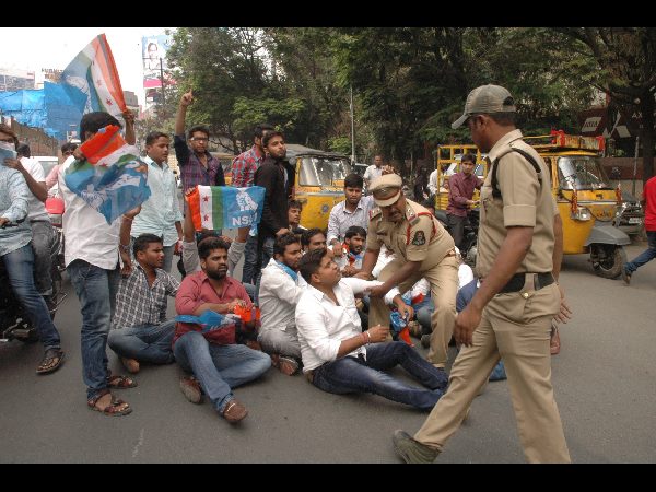 నిరసనల హోరా