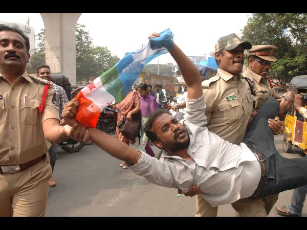 వారిని ఎత్తేశారు..