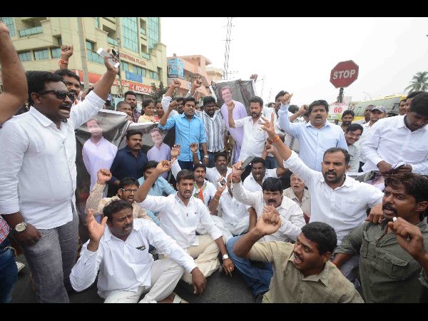  బిజెపి, ఏబీవీపీ ఆందోళన