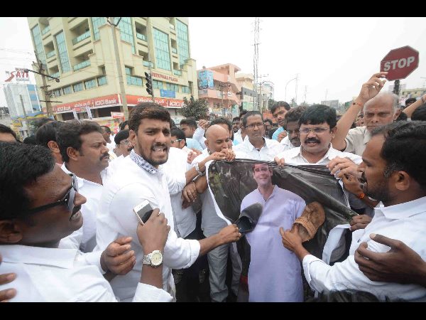 బిజెపి, ఏబీవీపీ ఆందోళన