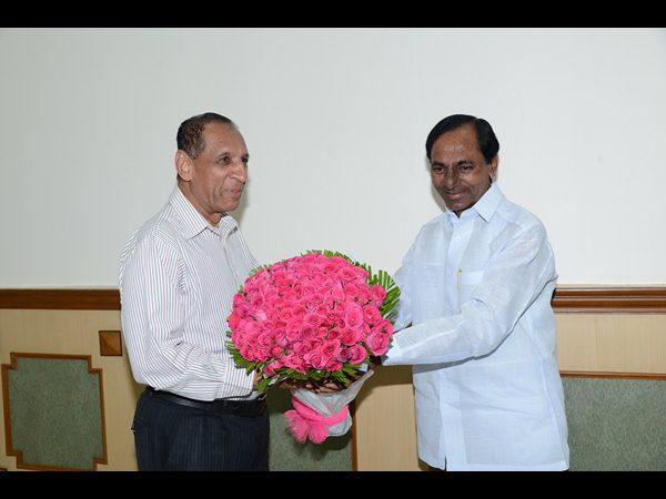 గవర్నర్‌తో కెసిఆర్ భేటీ