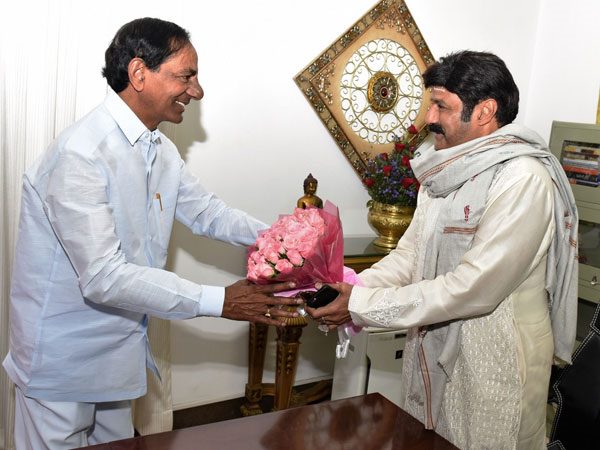 కెసిఆర్‌తో బాలకృష్ణ