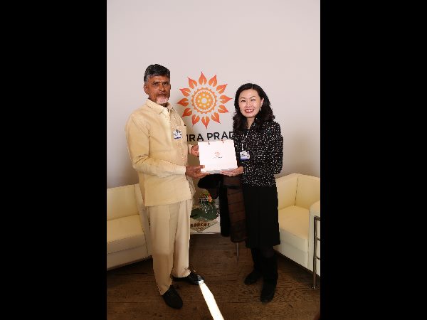 పారిశ్రామికవేత్తలతో బాబు