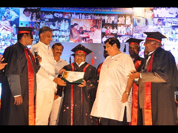 బాబుమోహన్‌‌కు గౌరవ డాక్టరేట్