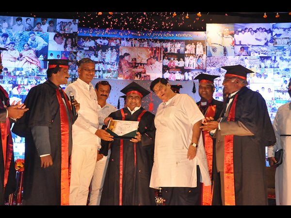 బాబుమోహన్‌‌కు గౌరవ డాక్టరేట్