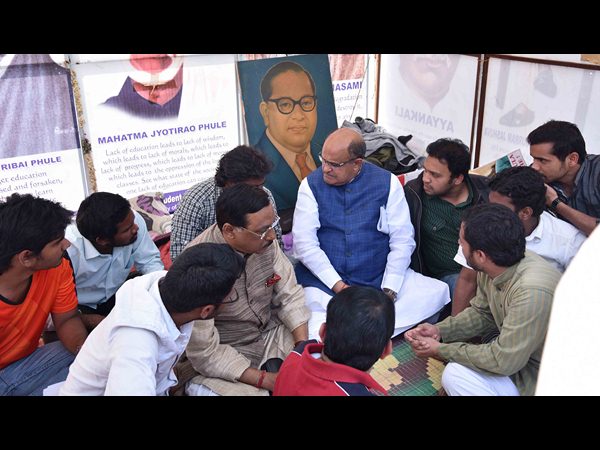 వర్సిటీలో జేడీయూ ఎంపీ త్యాగి