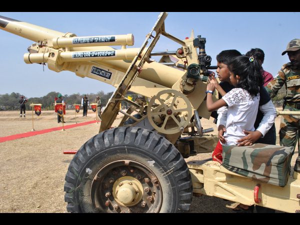 కంటోన్మెంట్‌లోని పోలో మైదానంలో ఆర్మీ ఆయుధాల ప్రదర్శన