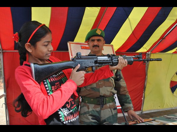 కంటోన్మెంట్‌లోని పోలో మైదానంలో ఆర్మీ ఆయుధాల ప్రదర్శన