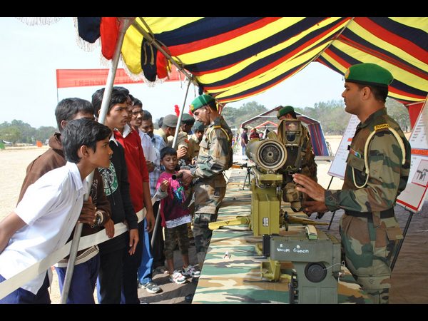 కంటోన్మెంట్‌లోని పోలో మైదానంలో ఆర్మీ ఆయుధాల ప్రదర్శన