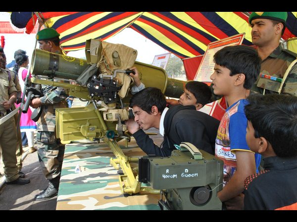 కంటోన్మెంట్‌లోని పోలో మైదానంలో ఆర్మీ ఆయుధాల ప్రదర్శన