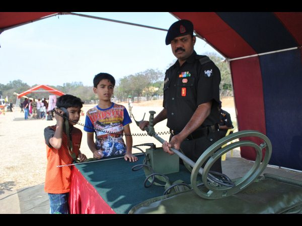 కంటోన్మెంట్‌లోని పోలో మైదానంలో ఆర్మీ ఆయుధాల ప్రదర్శన