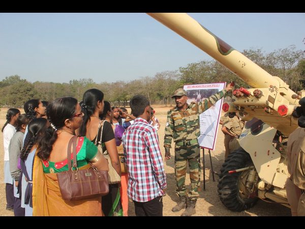 కంటోన్మెంట్‌లోని పోలో మైదానంలో ఆర్మీ ఆయుధాల ప్రదర్శన