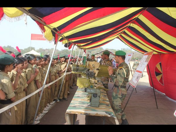 కంటోన్మెంట్‌లోని పోలో మైదానంలో ఆర్మీ ఆయుధాల ప్రదర్శన