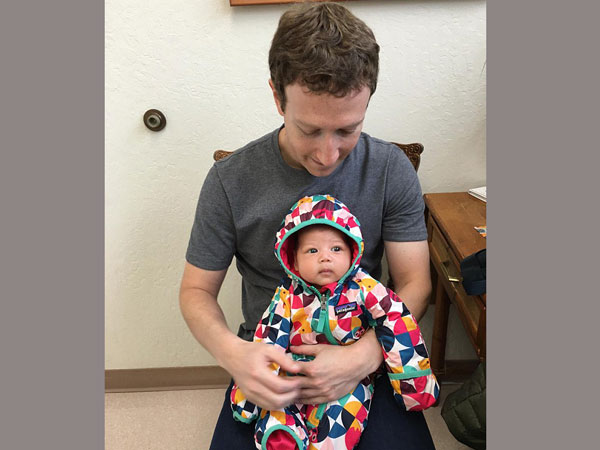 కుమార్తెకు ఈత నేర్పిస్తున్న జూకర్స్‌బర్గ్